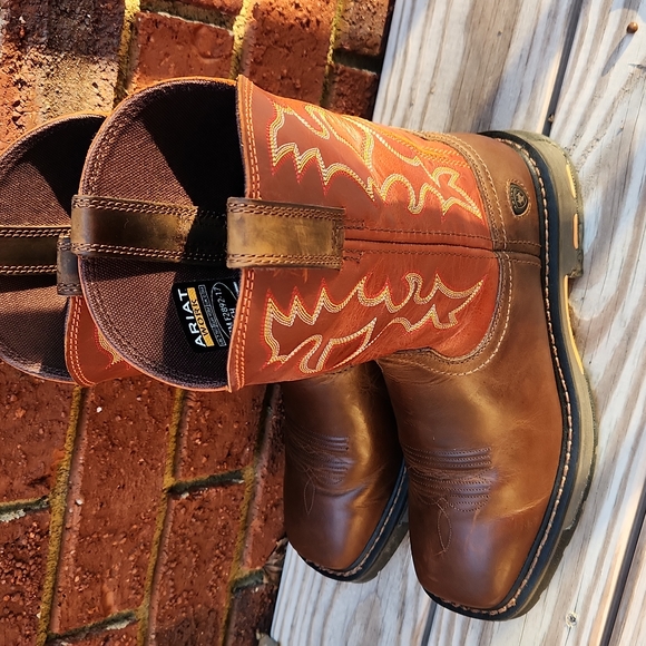 Ariat WorkHog soft toe boots size 7.5 - Picture 2 of 5